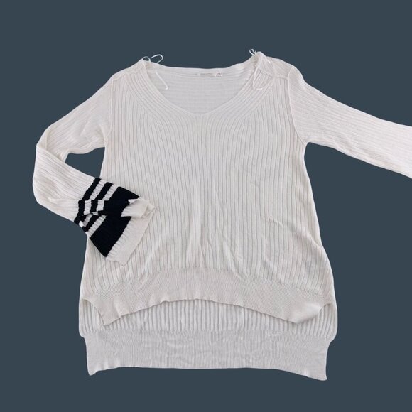 Skylar+Madison White V-Neck Ribbed Sweater Striped Sleeve Detail Size Medium - Picture 1 of 5